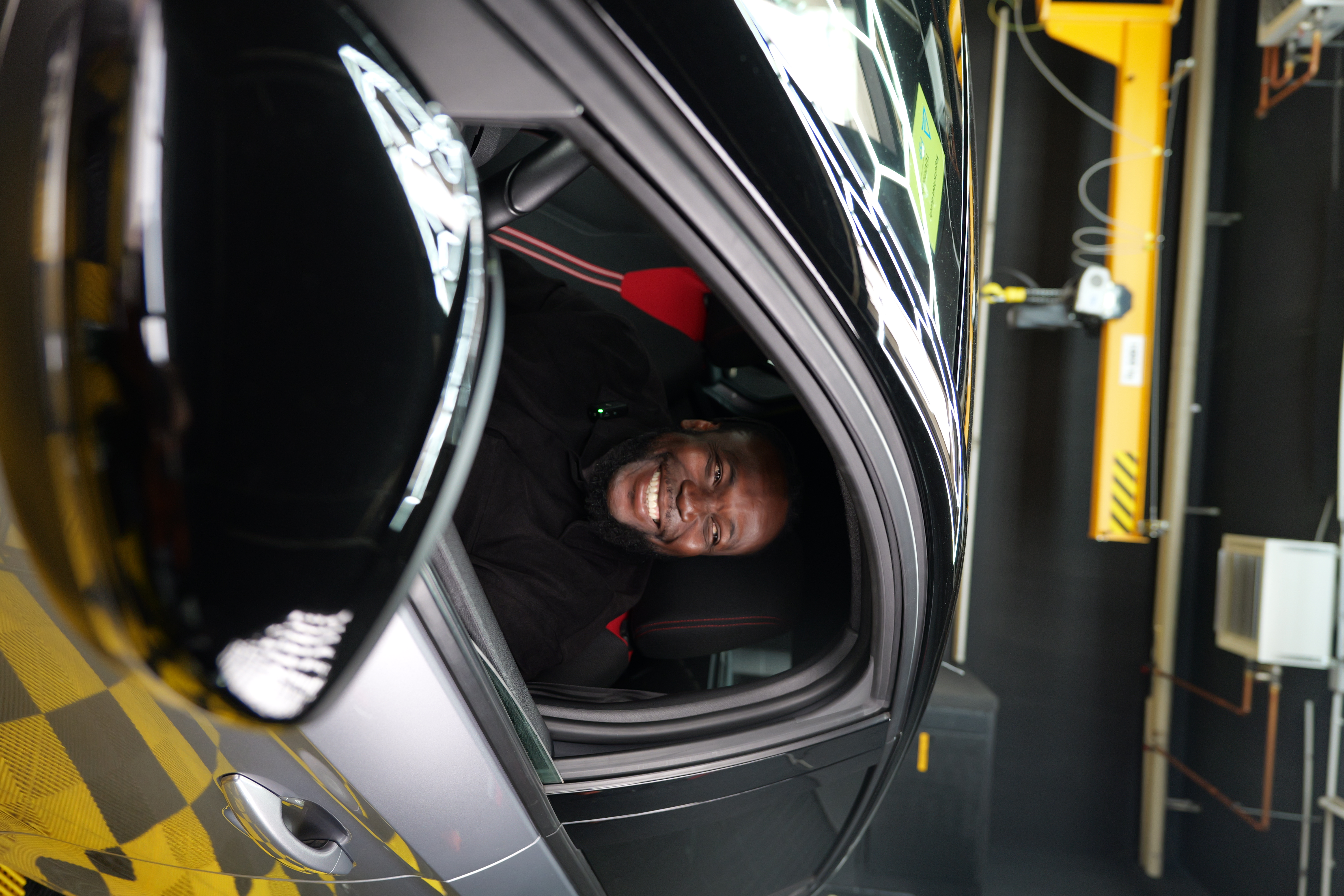 Arthur Boka im Auto