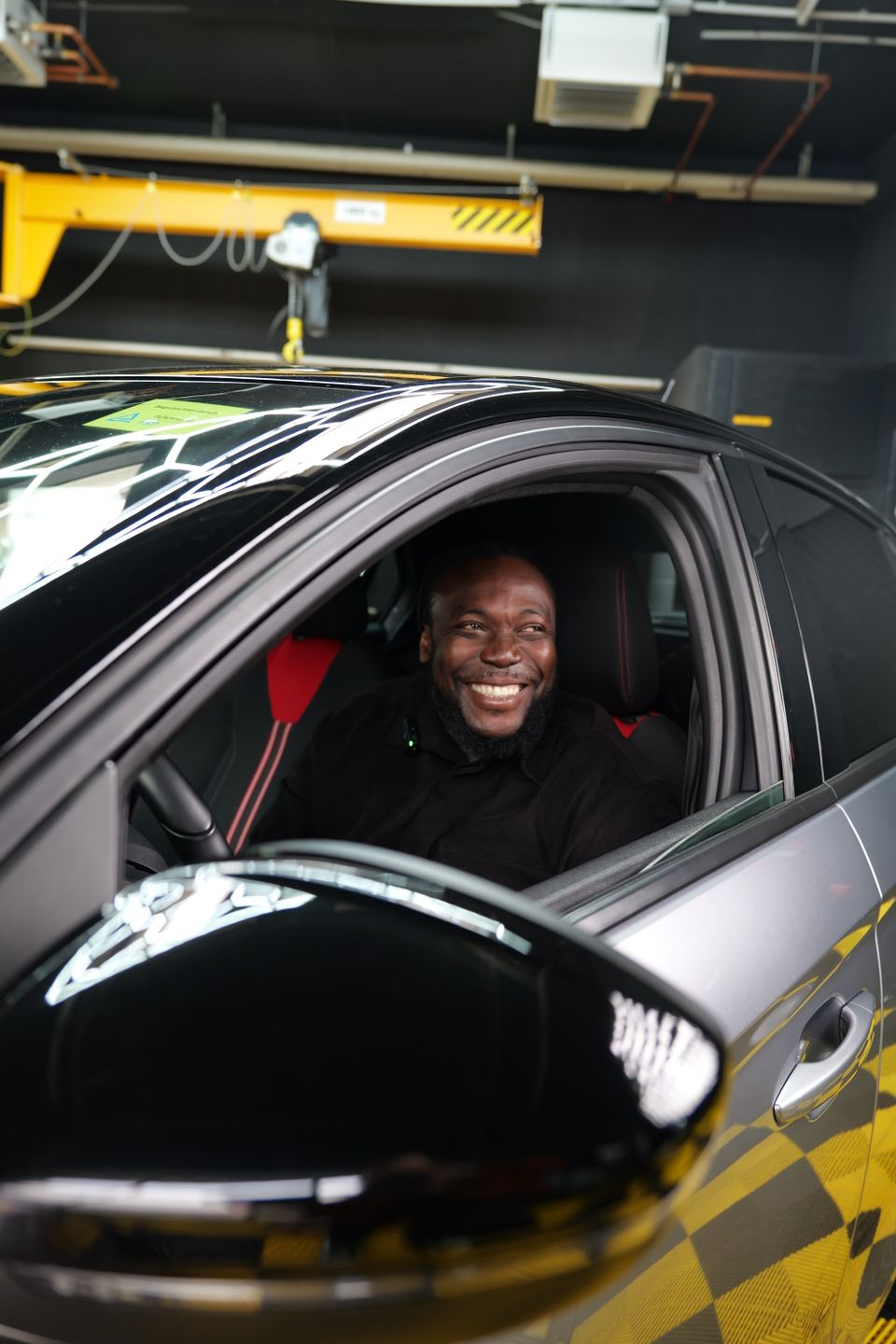 Arthur Boka im Auto